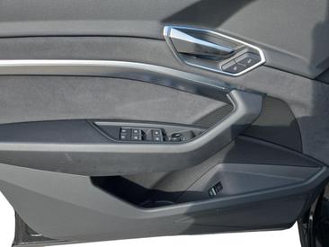 Audi Q8 E-tron S Line 55 E-tron Quattro — photo 11