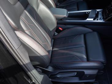 Audi Q8 E-tron S Line 50 E-tron Quattro — photo 19