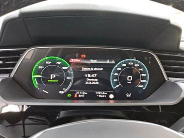 Audi Q8 E-tron Advanced 55 E-tron Quattro — photo 5