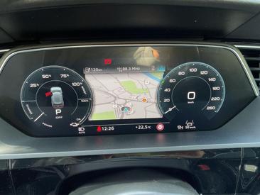 Audi Q8 E-tron Advanced 50 E-tron Quattro — photo 12