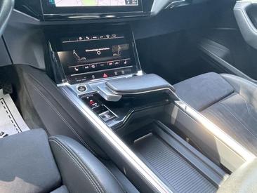 Audi Q8 E-tron Advanced 50 E-tron Quattro — photo 14