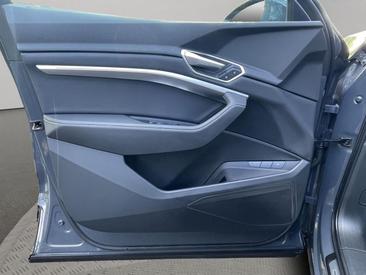 Audi Q8 E-tron Advanced 50 E-tron Quattro — photo 15