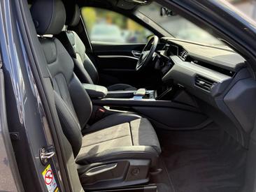Audi Q8 E-tron Advanced 50 E-tron Quattro — photo 15