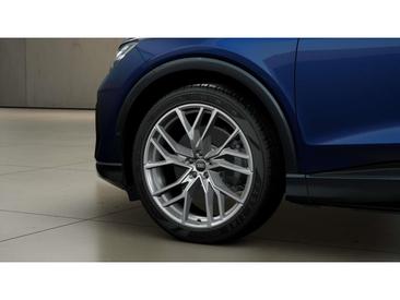 Audi Q4 E-tron 55 E-tron Quattro — photo 11
