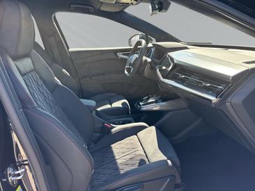 Audi Q4 E-tron 45 E-tron — photo 10