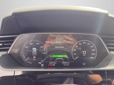 Audi Q8 E-tron Advanced 50 E-tron Quattro — photo 10