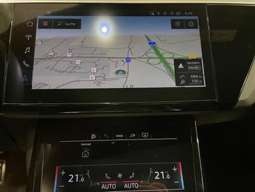 Audi Q8 E-tron Advanced 55 E-tron Quattro — photo 11