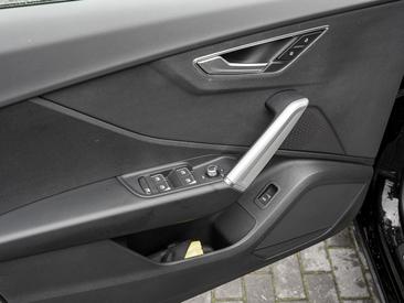 Audi Q2 30 TFSI — photo 13