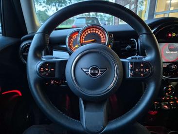 Mini 3 Portes Berline Cooper C — photo 16