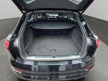 Audi Q8 E-tron S Line 55 E-tron Quattro — photo 16