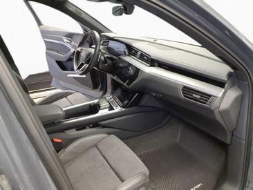 Audi Q8 E-tron Advanced 50 E-tron Quattro — photo 6