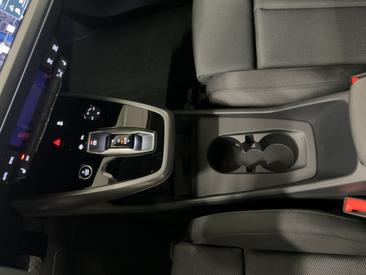 Audi Q4 E-tron 45 E-tron Quattro — photo 17