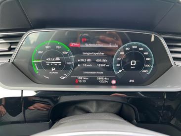 Audi Q8 E-tron Advanced 50 E-tron Quattro — photo 6