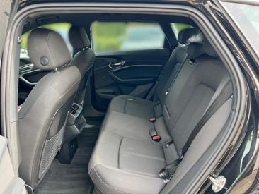 Audi Q8 E-tron Advanced 50 E-tron Quattro — photo 9