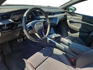 Audi Q8 E-tron S Line 50 E-tron Quattro — photo 4