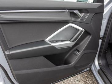 Audi Q3 TFSI E 45 E — photo 12