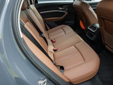 Audi Q8 E-tron Advanced 55 E-tron Quattro — photo 7