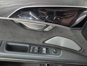 Audi A8 TFSI E 60 TFSI E Quattro Tiptronic — photo 10