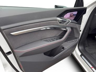 Audi Q8 E-tron S Line 55 E-tron Quattro — photo 13
