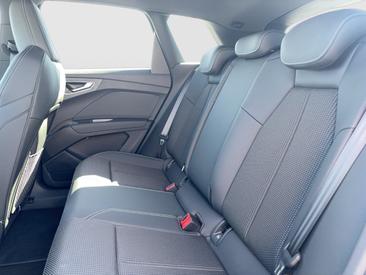 Audi Q4 E-tron 45 E-tron — photo 12