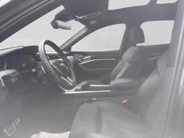 Audi Q8 E-tron S Line 55 E-tron Quattro — photo 8