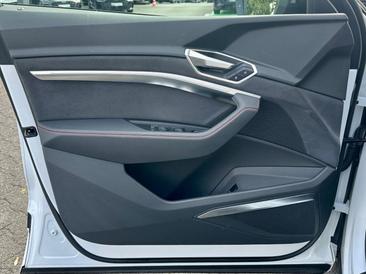 Audi Q8 E-tron S Line 55 E-tron Quattro — photo 7
