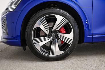 Audi Q8 E-tron S Line 55 E-tron Quattro — photo 8