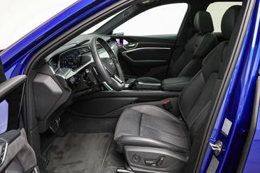 Audi Q8 E-tron S Line 55 E-tron Quattro — photo 9