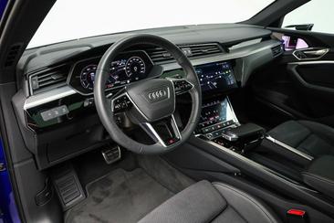 Audi Q8 E-tron S Line 55 E-tron Quattro — photo 10