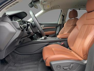 Audi Q8 E-tron Advanced 55 E-tron Quattro — photo 9