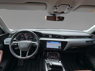 Audi Q8 E-tron Advanced 55 E-tron Quattro — photo 11
