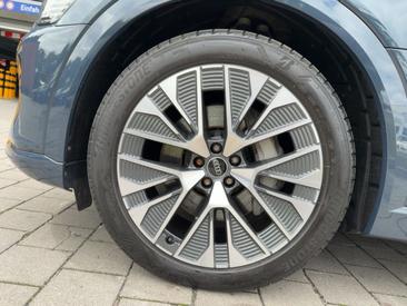 Audi Q8 E-tron Advanced 55 E-tron Quattro — photo 14