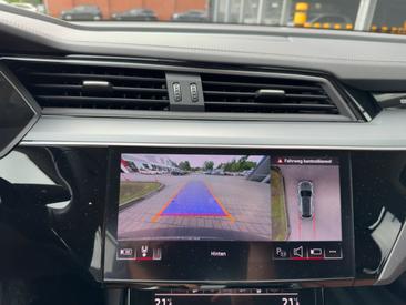 Audi Q8 E-tron Advanced 55 E-tron Quattro — photo 17