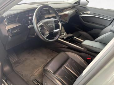 Audi Q8 E-tron Advanced 55 E-tron Quattro — photo 7