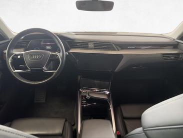 Audi Q8 E-tron Advanced 55 E-tron Quattro — photo 10