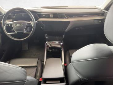 Audi Q8 E-tron Advanced 55 E-tron Quattro — photo 13