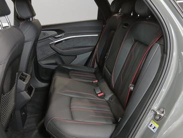 Audi Q8 E-tron S Line 55 E-tron Quattro — photo 13