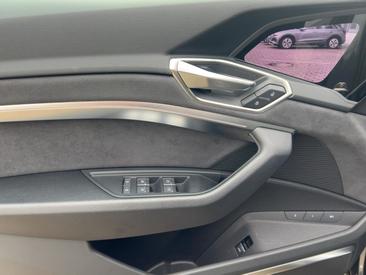 Audi Q8 E-tron S Line 55 E-tron Quattro — photo 13