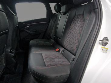 Audi Q6 SUV E-tron E-tron Quattro — photo 9