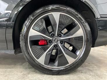 Audi Q6 SUV E-tron E-tron Quattro — photo 10