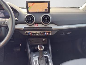 Audi Q2 35 TDI — photo 11