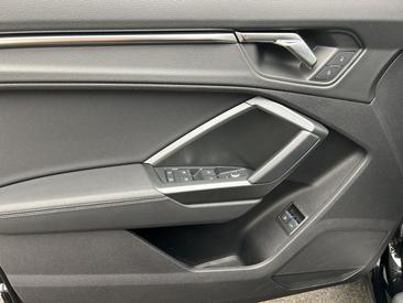 Audi Q3 TFSI E 45 E — photo 15