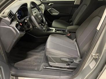 Audi Q3 35 TFSI — photo 12