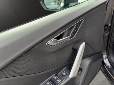 Audi Q2 35 TDI — photo 12
