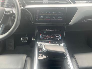 Audi Q8 E-tron S Line 55 E-tron Quattro — photo 11