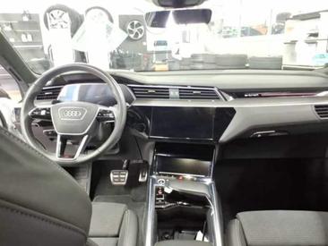 Audi Q8 Sportback E-tron S Line 55 E-tron Quattro — photo 4