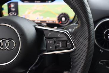 Audi TT 2.0 TFSI — photo 11