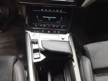 Audi Q8 E-tron S Line 55 E-tron Quattro — photo 14
