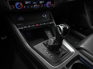 Audi Q3 TFSI E 45 E — photo 15
