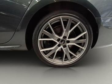 Audi A4 Avant 40 TDI — photo 20